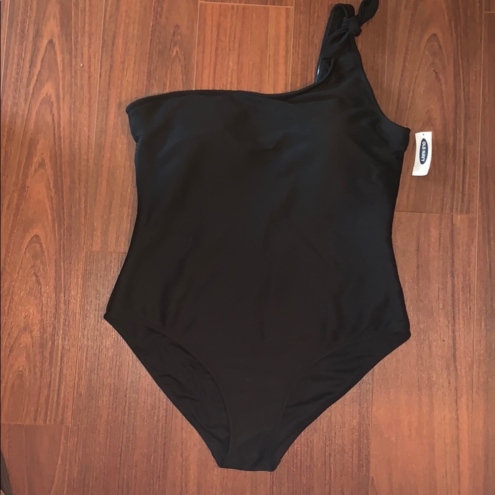 NWT black ribbed one shoulder swim suit